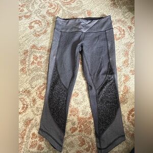Lululemon gray and black with pattern legging